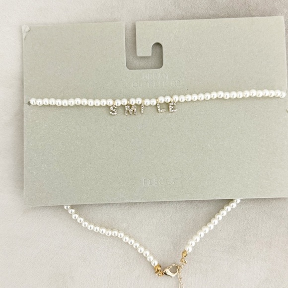 NWT Urban Outfitters Faux Pearl Smile Necklace - Picture 1 of 3